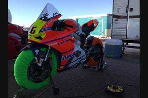 Complete and painted fairings with back seat Neoprene seat DUCV4MT18VS2