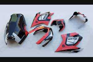 Complete and painted fairings with back seat Neoprene seat DUCV4LMT
