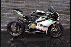 Complete and painted fairings with back seat Neoprene seat DUCV4 DT