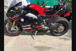 Complete and painted fairings with back seat Neoprene seat DUCV4BR18