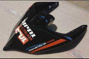 Complete and painted fairings with back seat Neoprene seat DUCV4BR18