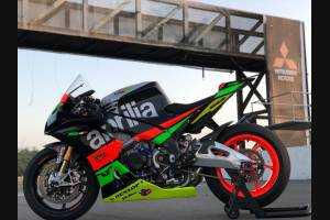 carenado barnizado RSV4RFW