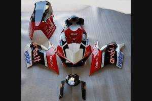 Complete and painted fairings with back seat Neoprene seat DUCV4AR17 Complete and painted fairings with back seat Neoprene seat DUCV4AR17