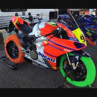 Complete and painted fairings with back seat Neoprene seat DUCV4MT18VS2