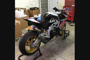 Lackierte Rennverkleidung Aprilia RSV4 2015 - 2020 Schnellverschlüsse frei - MXPCRV11788