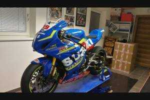 Paquete Motoxpricambi para el circuito : Carenado + tornilleria rapida + Screws SZ17 BLDR