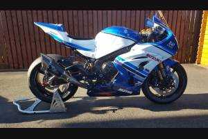 Motoxpricambi Race Package : Carénages + Crochets rapides + Vis SZ17MT16VS2