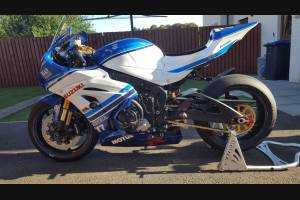 Pacchetto Racing Motoxpricambi : Carene complete + Ganci Rapidi + Viti Con Gommino SZ17MT16VS2