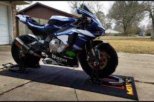 Pacchetto Racing Motoxpricambi Verniciato : Carene complete + Ganci Rapidi + Viti Con Gommino YAMR1760 PT18