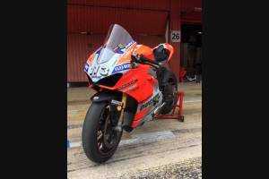 Complete and painted fairings with back seat seat DUCV4MT18 fluo
