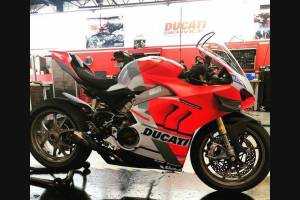 Carene stradali in abs verniciate compatibili con Ducati Panigale V4R per scarico Akrapovic Matt fluo - MXPCAV11956
