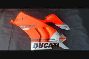 Carene stradali in abs verniciate compatibili con Ducati Panigale V4R per scarico Akrapovic Matt fluo - MXPCAV11956
