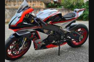 Lackierte Rennverkleidung Aprilia RSV4 2015 - 2020 + Schrauben, Schnellverschlüsse - MXPCRV13913