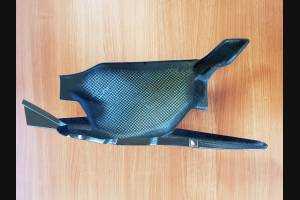 Basculante de carbono cubierta