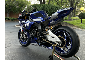 Lackierte Rennverkleidung Yamaha R1 2020 - 2023 + Schrauben, Schnellverschlüsse -MXPCRV13928