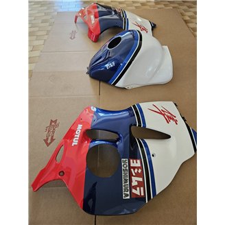 Je donne des pièces de carénage pour Suzuki GSXR 1300 Hayabusa 1997–2007 comme sur la photo - MXPCAV18248